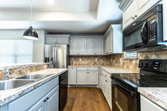 Building Photo - Gorgeous Home in Cooper District