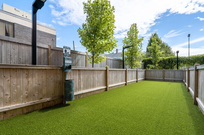 Building Photo - Luxurious Allston 2bd/2ba with washer/dryer in Unit!