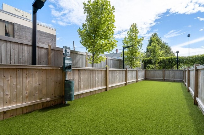 Building Photo - Studio with Laundry in Unit; Gym on Site! Pet-friendly