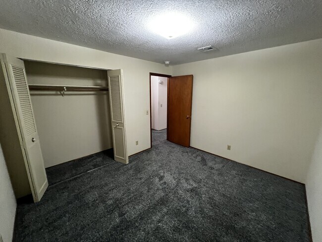 Building Photo - 88494 Ellmaker Rd