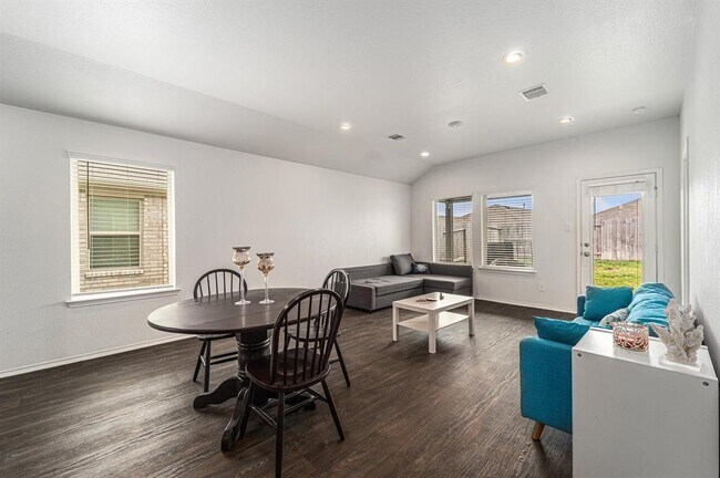 Building Photo - 22435 Forest Gorge Ln