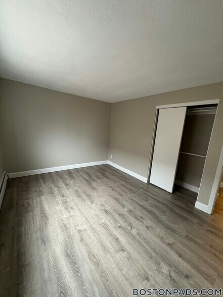 Building Photo - 24 Whites Ave