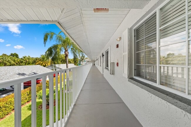 Building Photo - Sapphire lakes - 2 bedroom fully furnished condo