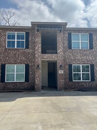 Building Photo - 2 Bedroom 1 bath apartment for lease