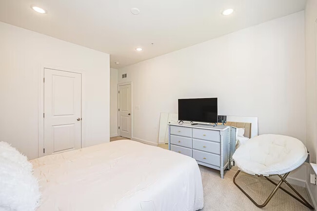 Building Photo - 11610 Glenn Dale Blvd