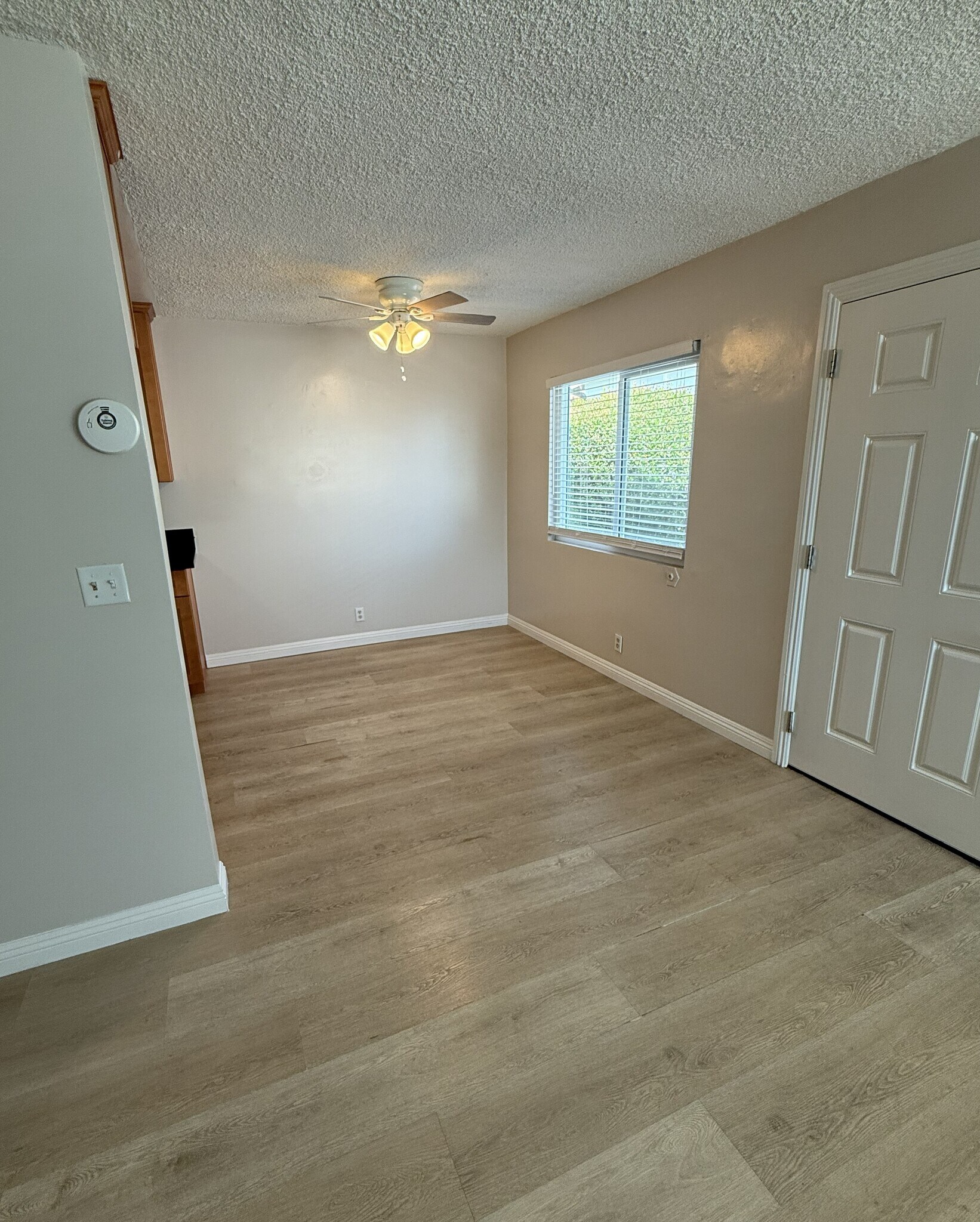 Building Photo - 503 W Linda Vista Ave