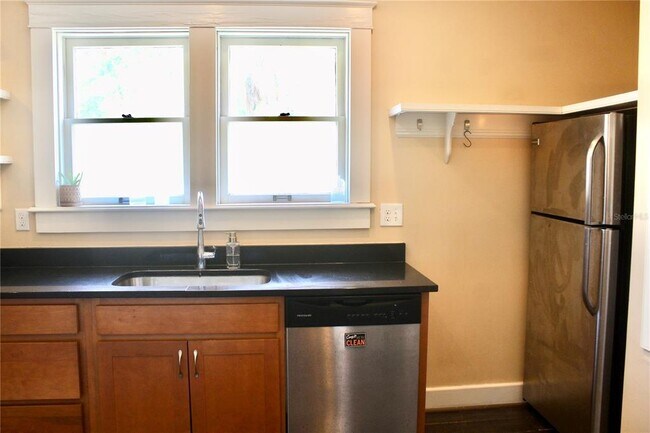 Building Photo - 701 W Swann Ave