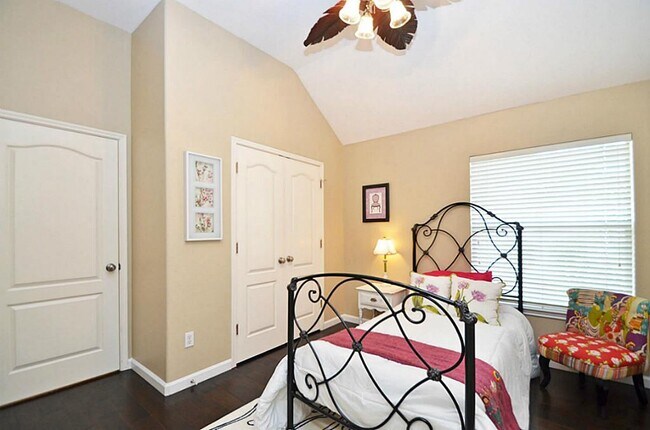 Building Photo - 1103 Parkhaven Ln