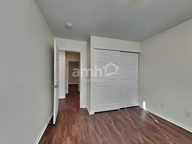 Building Photo - 7220 Grand Cascade Point