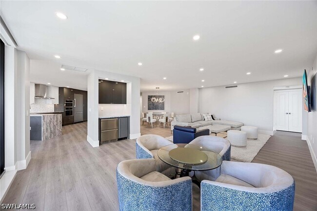 Building Photo - 6075 Pelican Bay Blvd