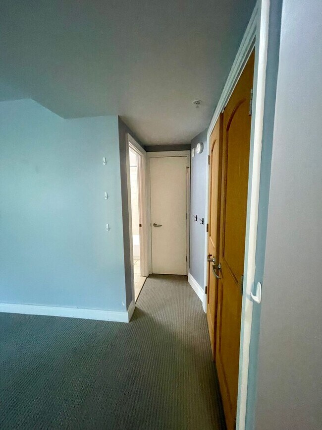 Building Photo - Spacious Efficiency with Modern Amenities, SW Waterfront Location, Fitness Room, Pool and Concier...