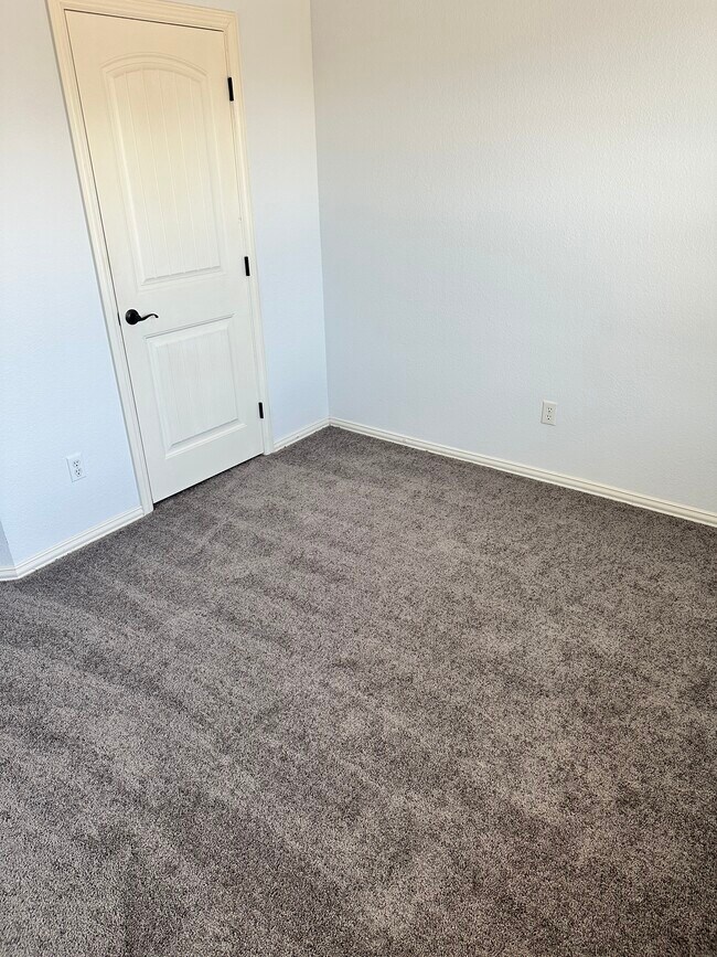 Building Photo - 1908 Red Bud Ct