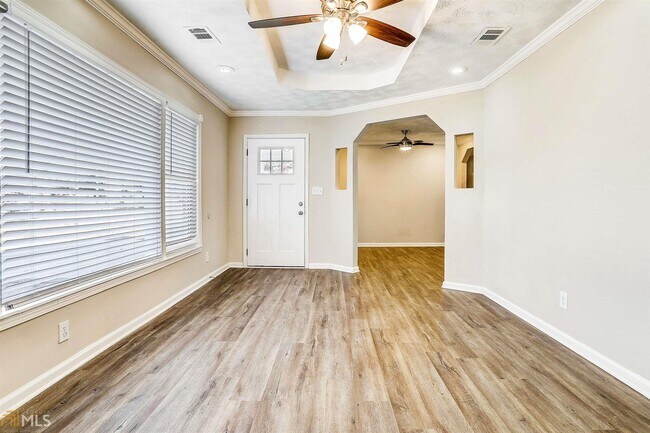 Building Photo - 2188 Glendale Dr