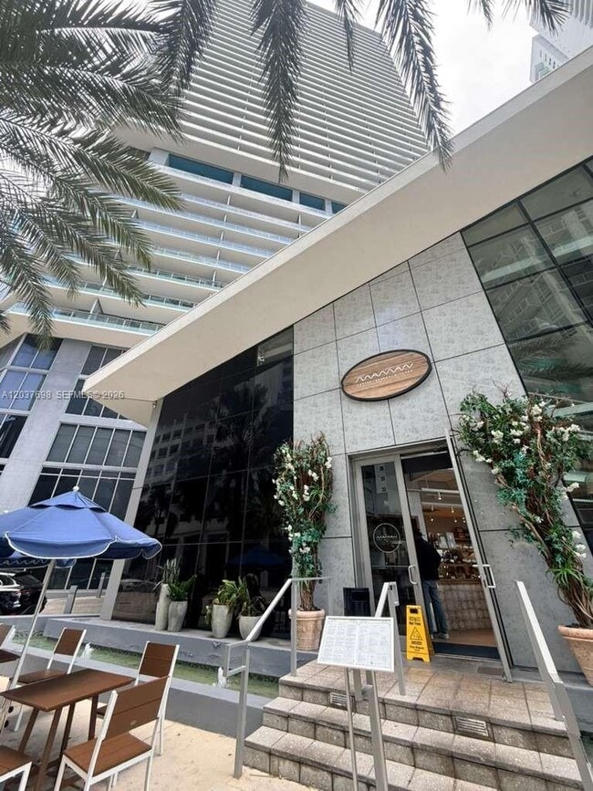Building Photo - 1300 Brickell Bay Dr