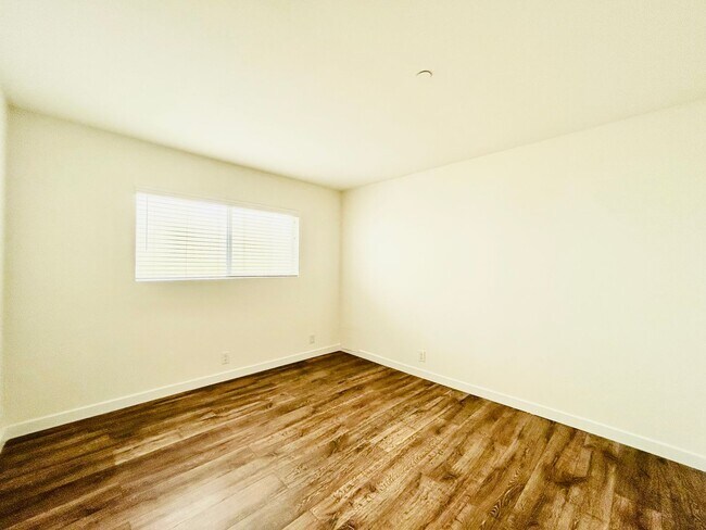 Building Photo - 2504 Pacific Ave