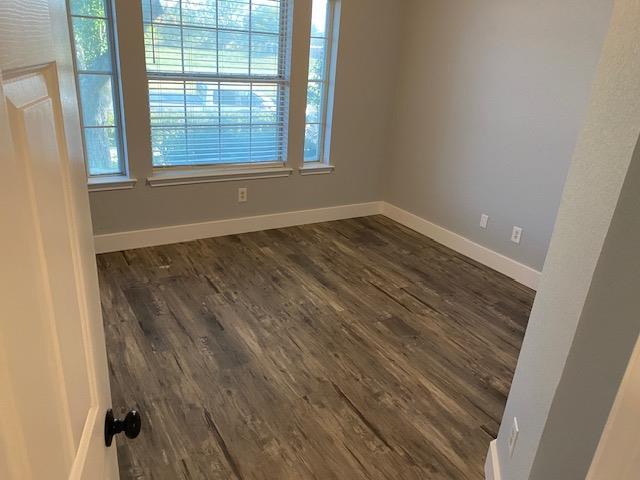 Building Photo - 102 Meadowlark Cir