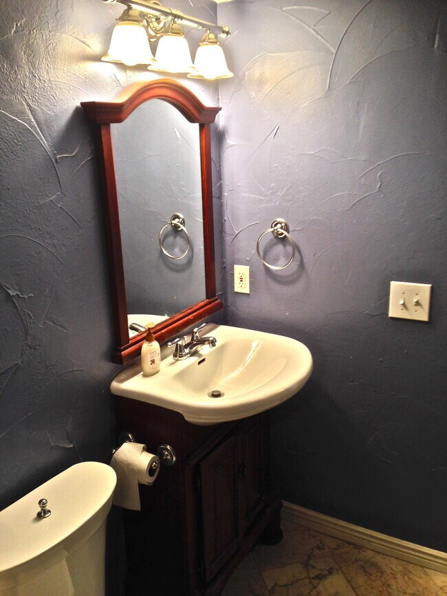 Building Photo - Charming Updated One Bedroom Apartment In North Boulder!