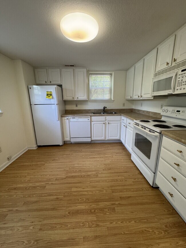 Building Photo - 1416 Highland Ave