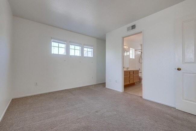 Building Photo - Discovery Hills Home with Spacious Yard an...