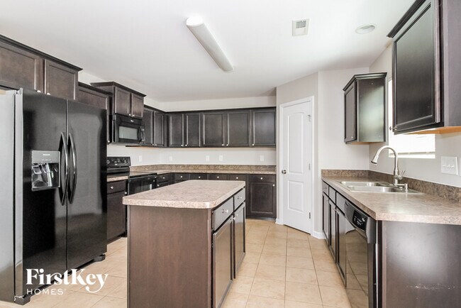 Building Photo - 475 Summergate Dr
