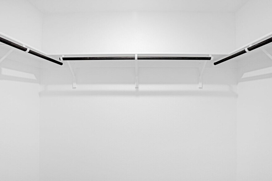 Building Photo - 1033 Raintree Rd