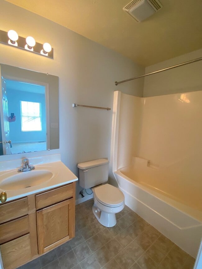 Building Photo - Great City Condo with 2 Primary Suites!