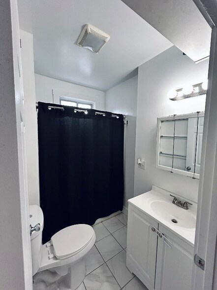 Building Photo - 219 Perkins St