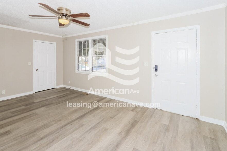 Building Photo - 211 Meadowdale Dr