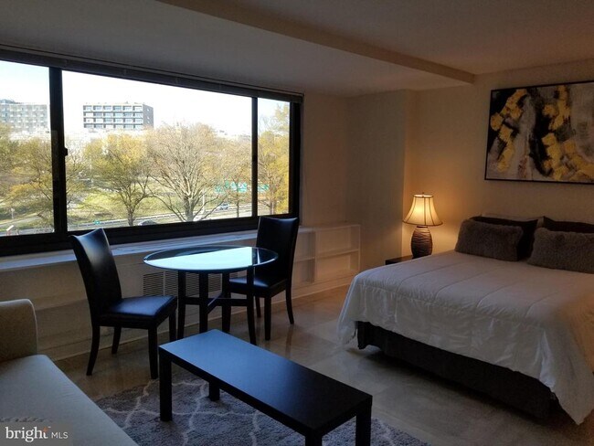 Building Photo - 1011 Arlington Blvd