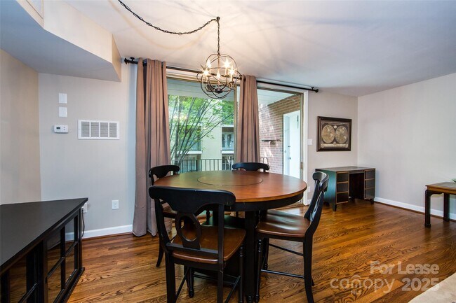 Building Photo - 400 Queens Rd