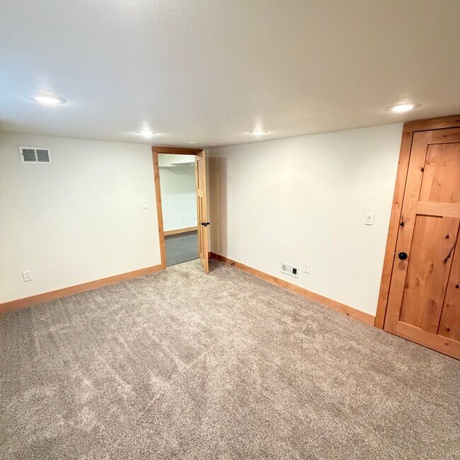 Building Photo - 3025 E 15th Ave