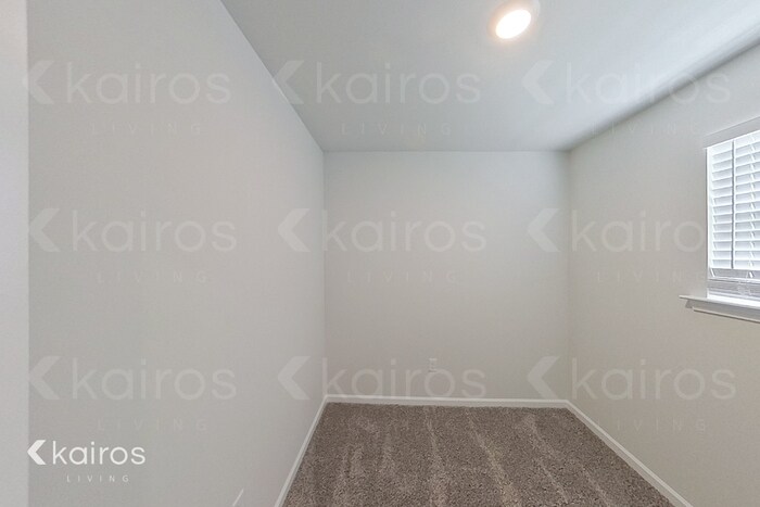 Building Photo - 203 Redwood Ct