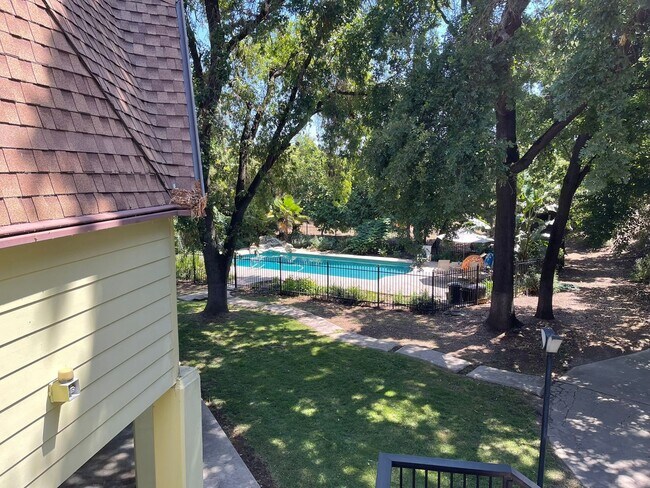 Building Photo - Amazing Riverfront Home for Rent