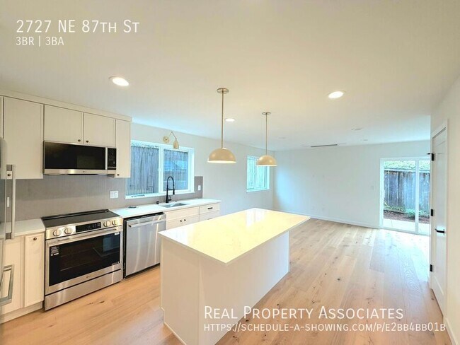 Building Photo - 2727 NE 87th St