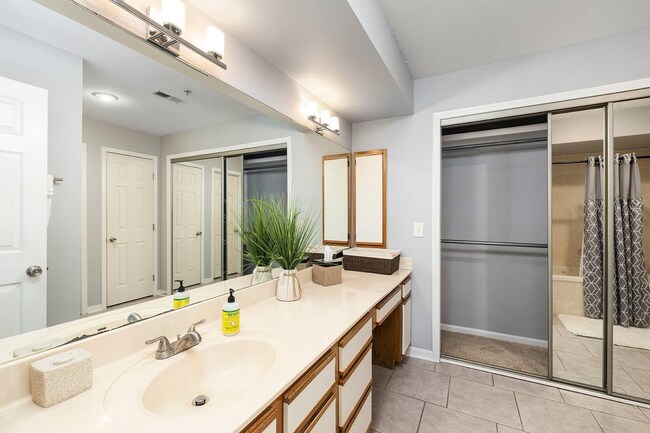 Building Photo - 350 S Wildwood Dr