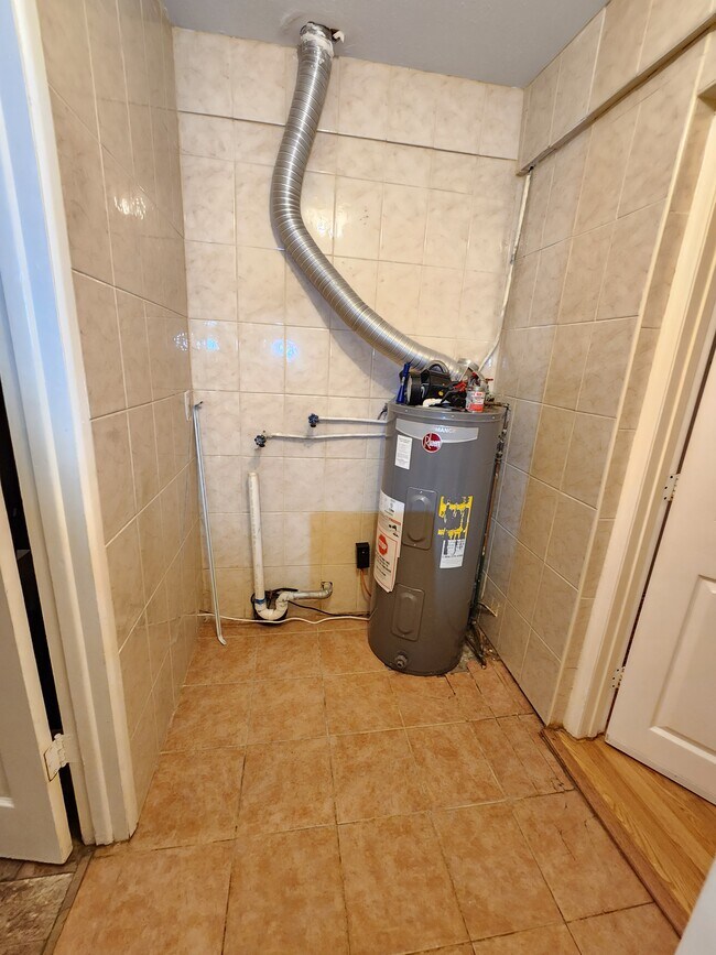 Washer and dryer hookups stackable - 813 64th Ave N