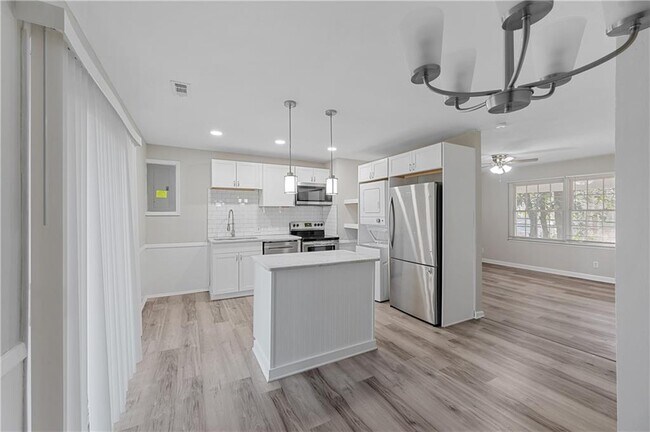 Building Photo - 2382 Peachwood Cir NE