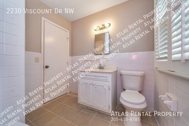 Building Photo - 2230 Viscount Dr NW