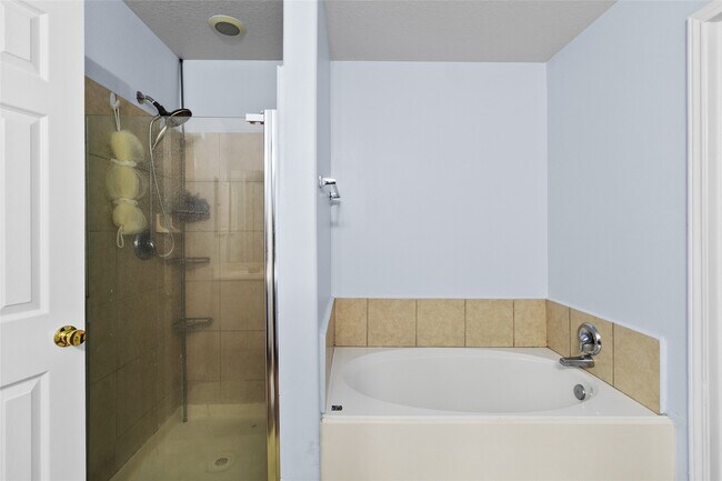 Building Photo - 16882 Blackberry Lily Ln