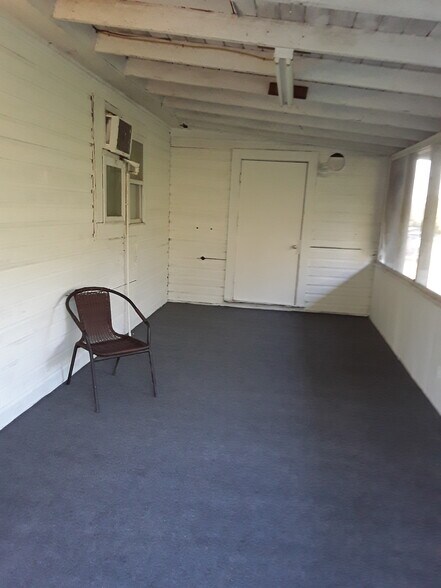Building Photo - 114 N Dade Ave