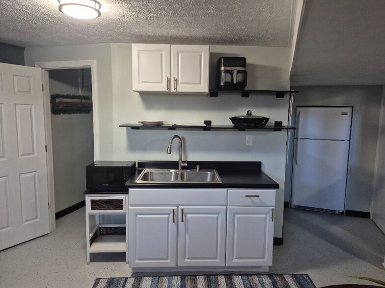 Building Photo - 1218 Greenwood Dr