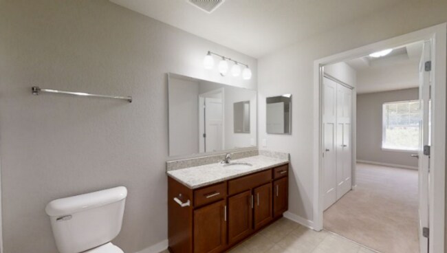 Building Photo - RENT SPECIAL - Upper 2 Bedroom 2 Bathroom Apartment is Available