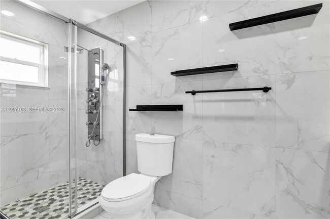 Building Photo - 702 NW Orchid St