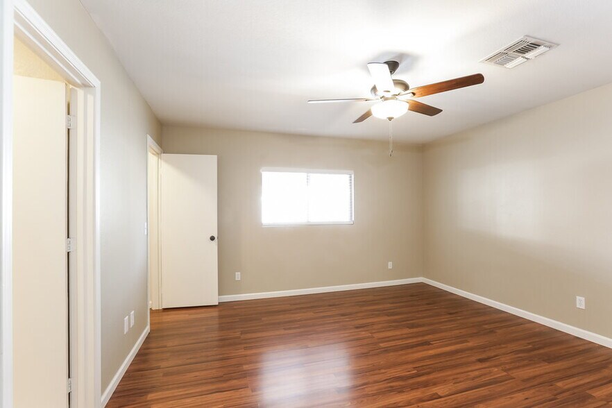 Building Photo - 11818 W Corrine Dr