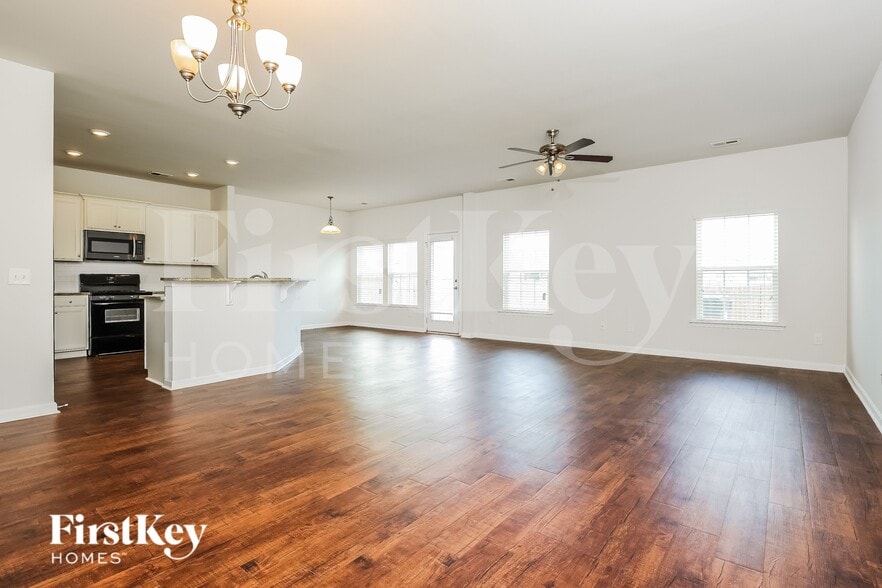 Building Photo - 210 Firewheel Ct