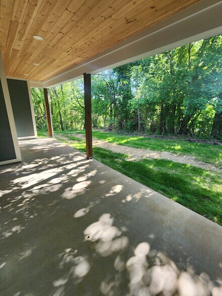 Building Photo - 526 Cottage Way