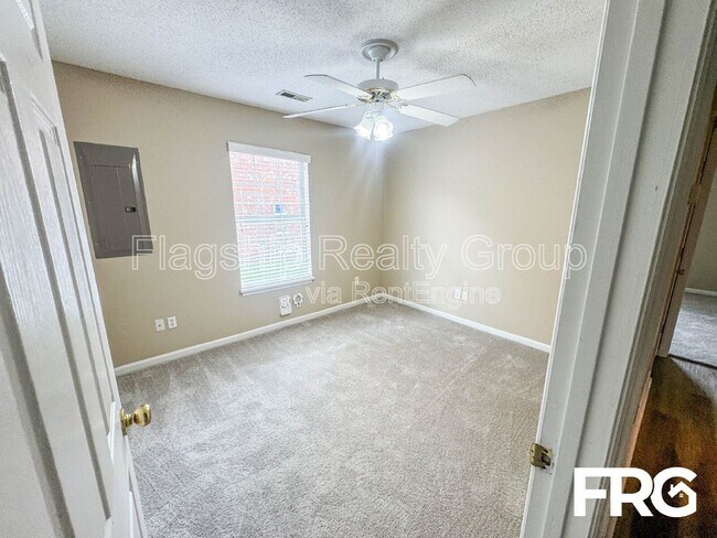 Building Photo - 3311 Moseley Dr