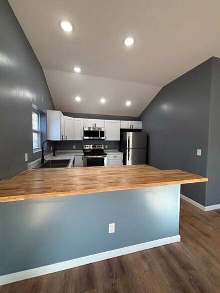 Building Photo - 3685 E Brutus St