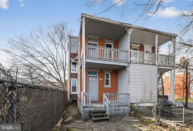 Building Photo - 652 Emerald St