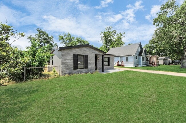 Building Photo - 503 Schilling Ave